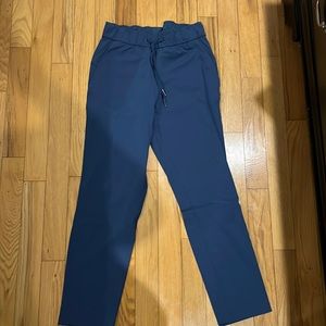 Lululemon women’s OTC 7/8 pants. Like new. Size 4